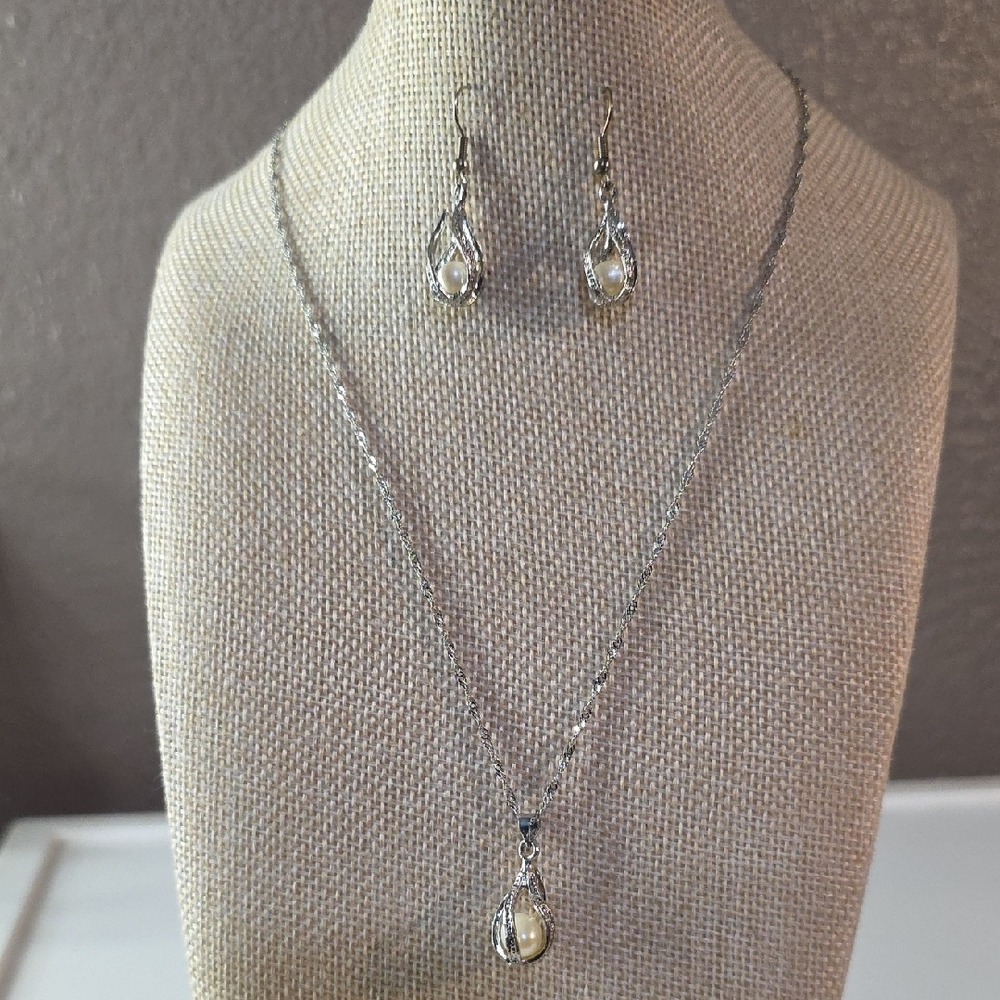 Silver Teardrop Pearl Pendant Necklace and Earrings Set